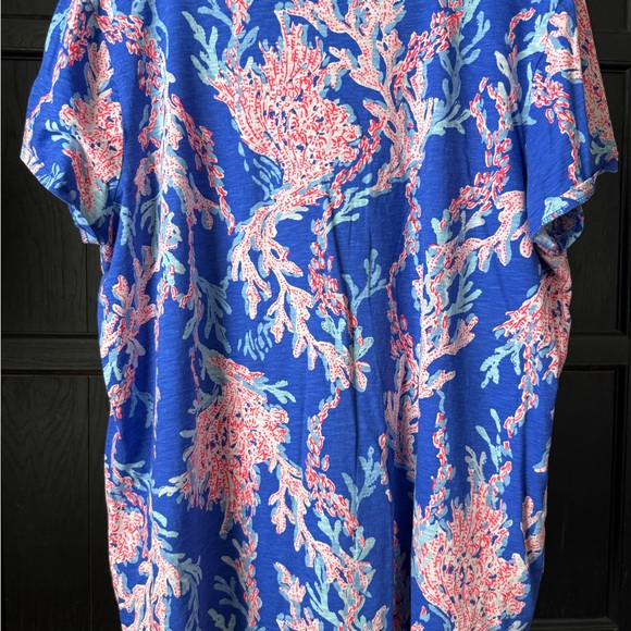Lilly Pulitzer Coral Reef V-Neck Tee - Picture 2 of 3